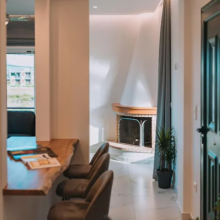 Thea Near The Agkali - Ayia Anna In Evia Kria Vrisi (Kireas)