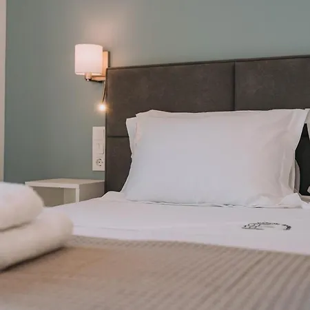 Thea Near The Agkali - Ayia Anna In Evia * Kria Vrisi (Kireas)