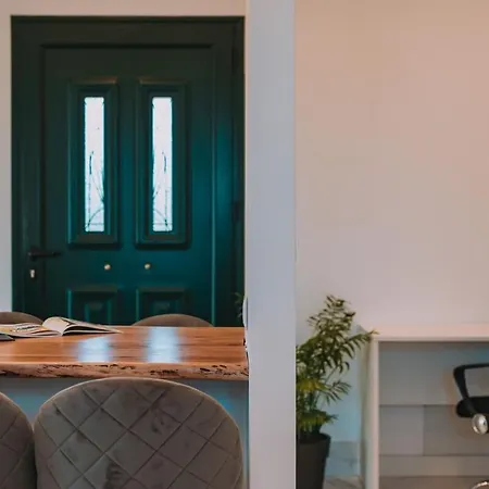 Thea Near The Agkali - Ayia Anna In Evia