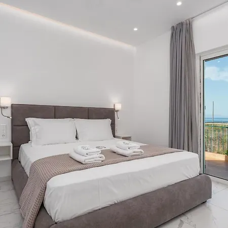 Thea Near The Agkali - Ayia Anna In Evia Kria Vrisi (Kireas)