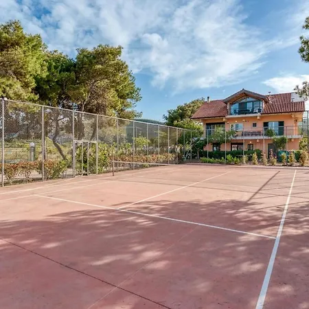 Thea Near The Agkali - Ayia Anna In Evia Kria Vrisi (Kireas)